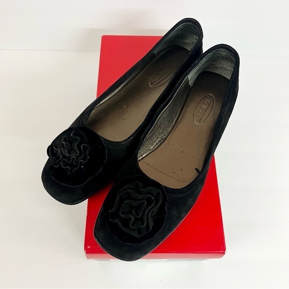 Talbot's Vintage Black Suede Ballet Flats Front Accent Flower Women’s Size 8 - Picture 2 of 11